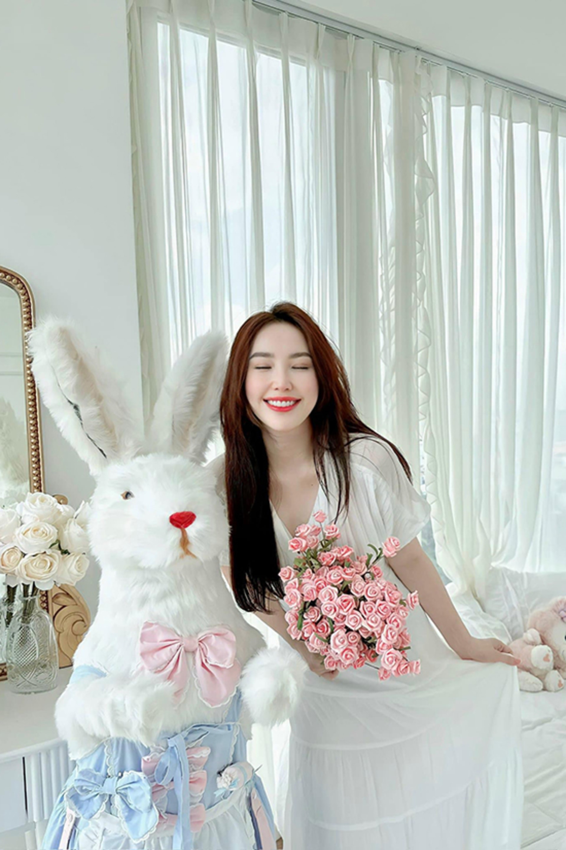 Sao Việt 25/8: Đỗ Hà sành điệu với váy ngắn, Thuỳ Tiên khoe lưng trần gợi cảm - 11