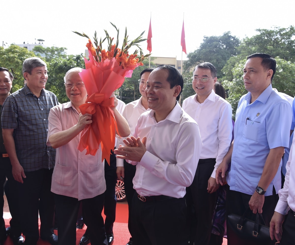 tổng bí thư đọc thơ Đường lên xứ lạng khi làm việc với lãnh đạo tỉnh lạng sơn hình ảnh 1 tong bi thu doc tho Duong len xu lang khi lam viec voi lanh dao tinh lang son hinh anh 1