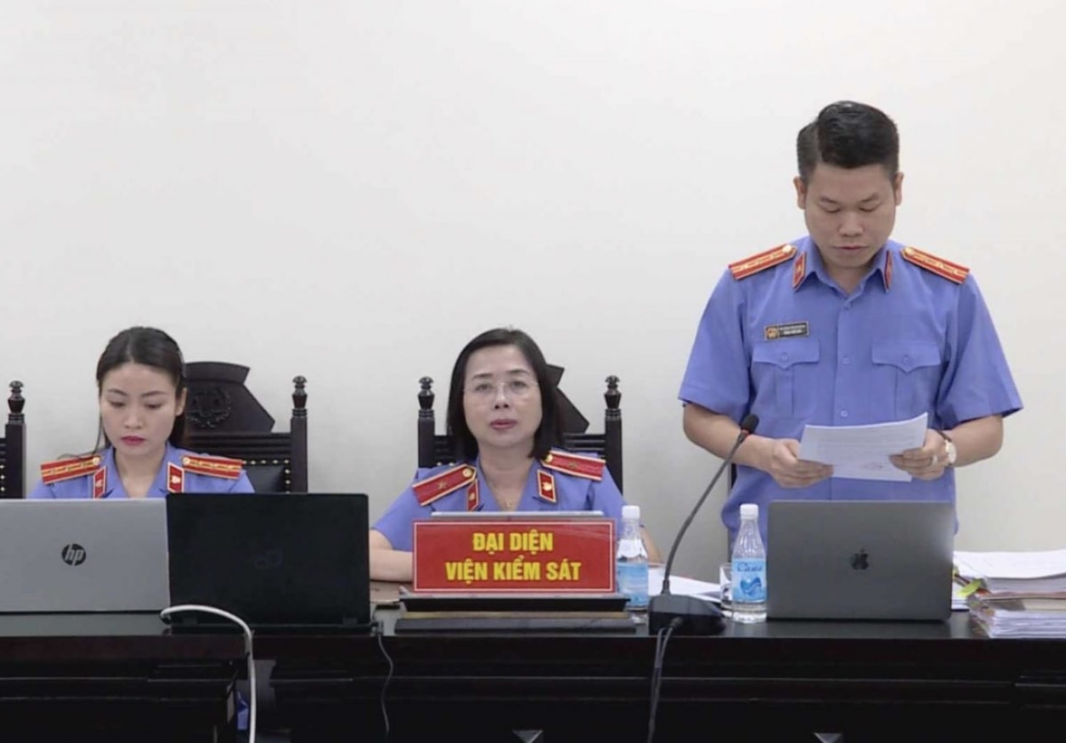 Ông nguyễn Đức chung bị đề nghị 2-3 năm tù vụ nâng khống giá cây xanh hình ảnh 2 Ong nguyen Duc chung bi de nghi 2-3 nam tu vu nang khong gia cay xanh hinh anh 2