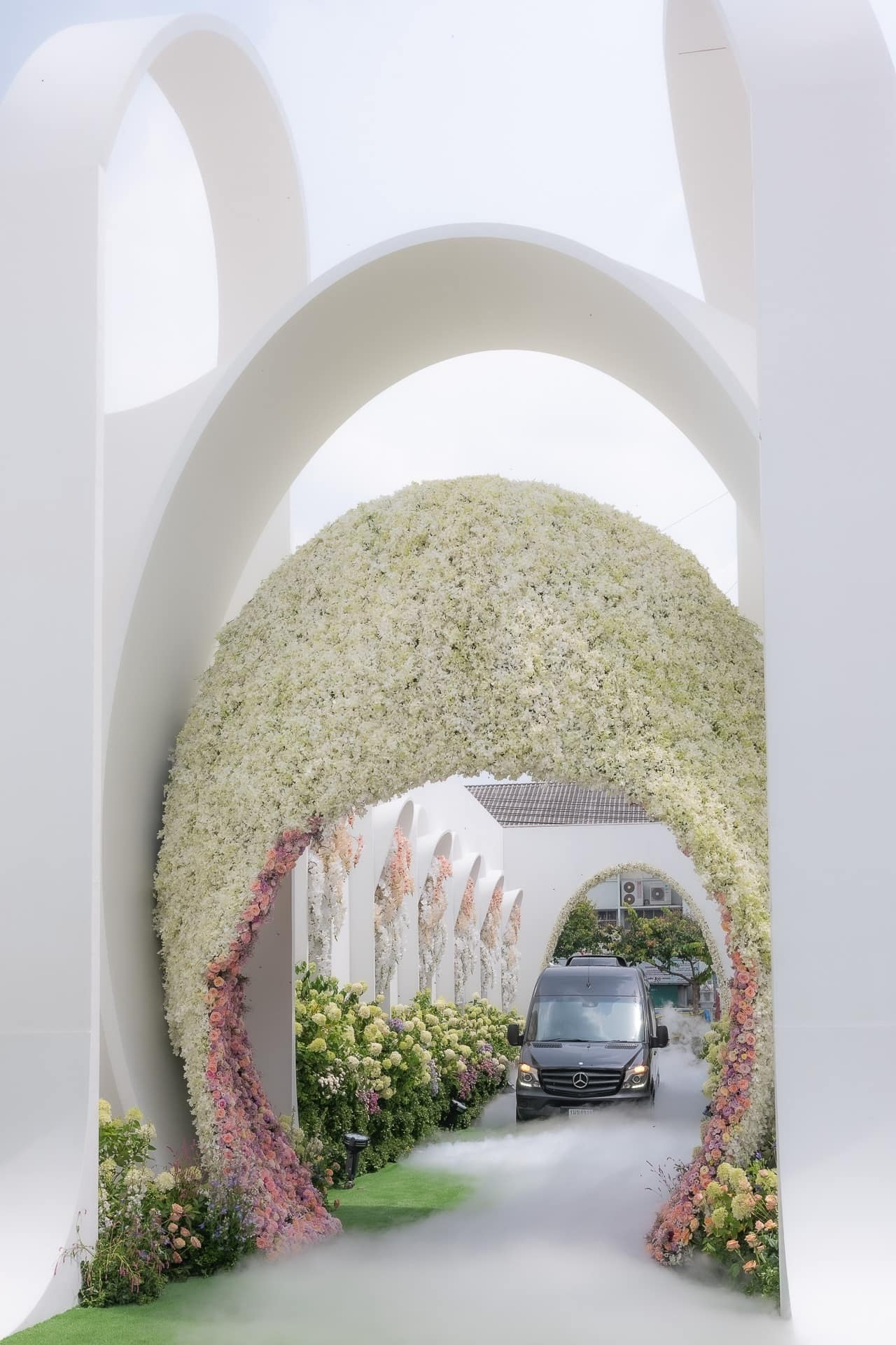 Choáng ngợp tang lễ giữa thiên đường hoa của doanh nhân Thái Lan  - 4