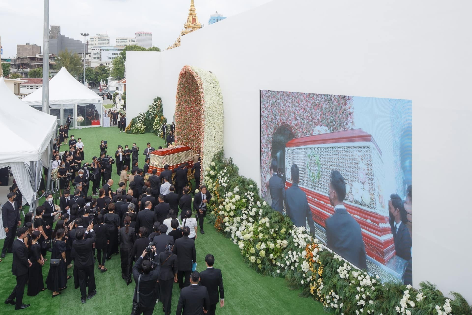Choáng ngợp tang lễ giữa thiên đường hoa của doanh nhân Thái Lan  - 9