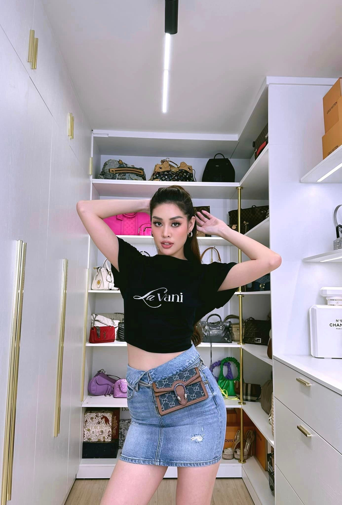 Hoa hậu Khánh Vân khoe tủ đồ hàng hiệu, fan trầm trồ, xuýt xoa - 1