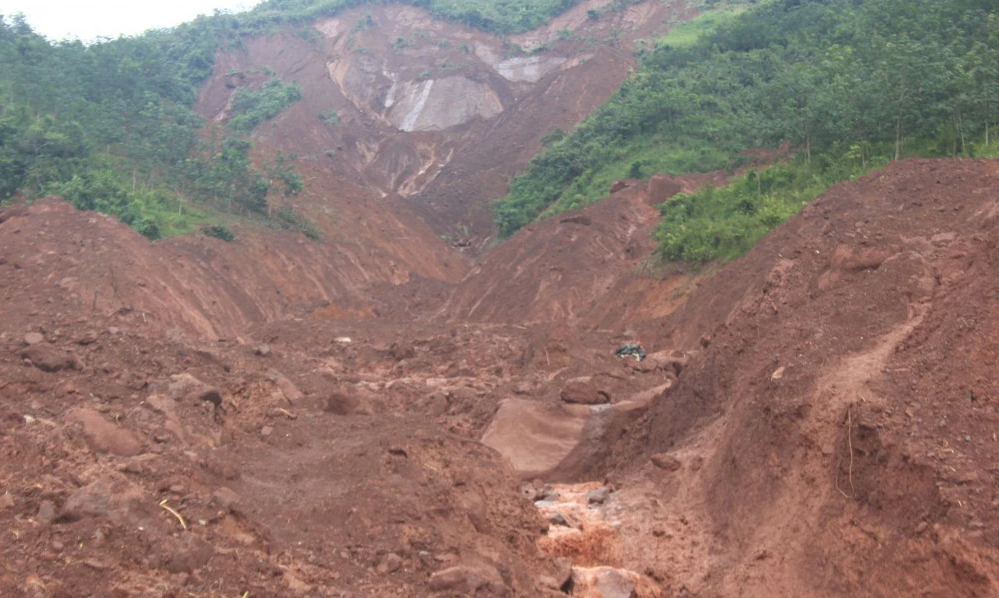 Trong 6 giờ tới, nguy cơ cao xảy ra sạt lở đất trên sườn dốc tại một số huyện thuộc tỉnh Sơn La, Lai Châu và Điện Biên.