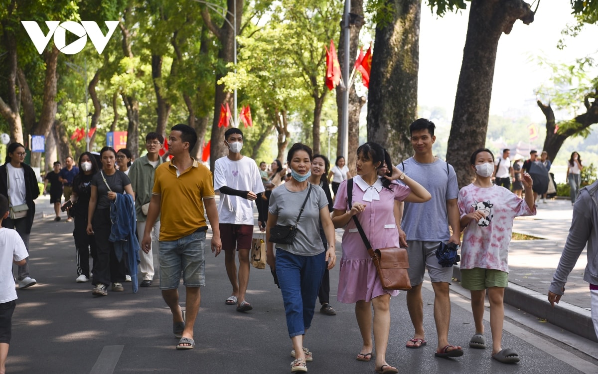 khu vuc ho guom, nha tho lon ha noi dong vui ngay dau nghi le 2 9 hinh anh 17