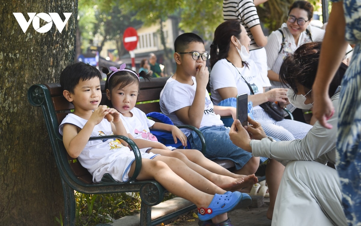khu vuc ho guom, nha tho lon ha noi dong vui ngay dau nghi le 2 9 hinh anh 14