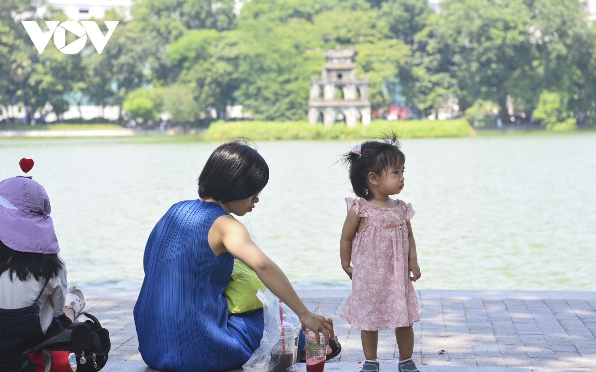 khu vuc ho guom, nha tho lon ha noi dong vui ngay dau nghi le 2 9 hinh anh 11