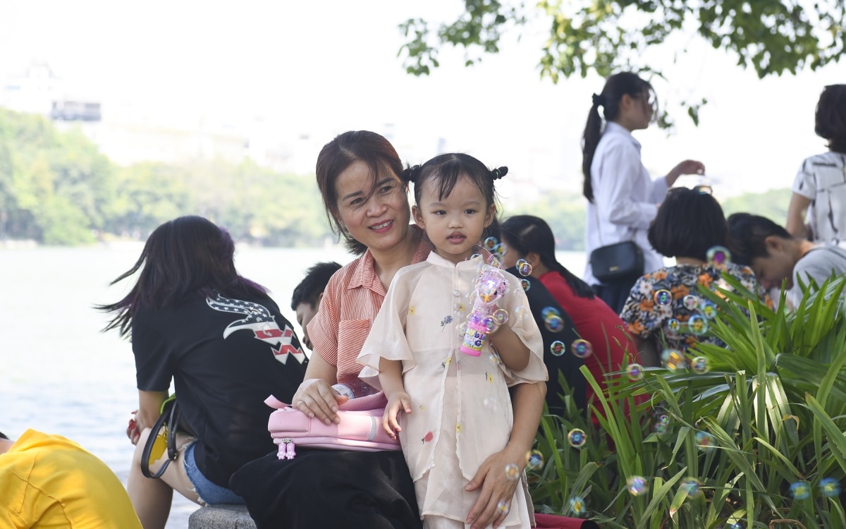khu vuc ho guom, nha tho lon ha noi dong vui ngay dau nghi le 2 9 hinh anh 13