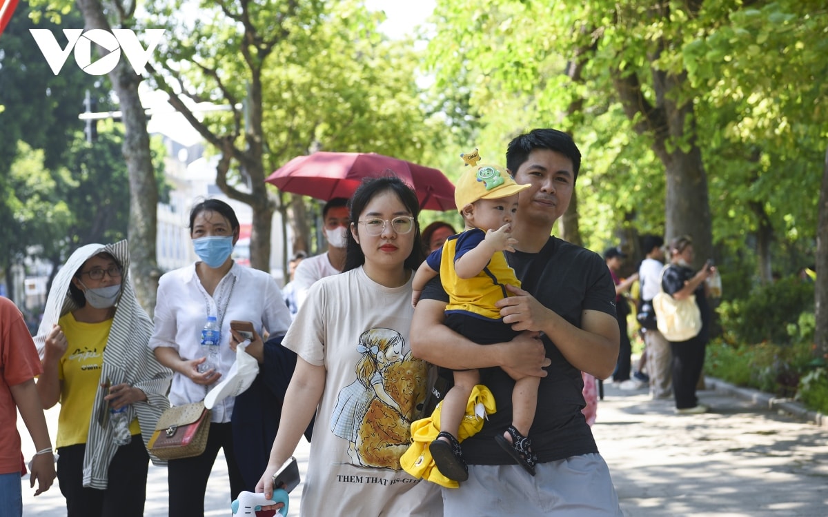 khu vuc ho guom, nha tho lon ha noi dong vui ngay dau nghi le 2 9 hinh anh 12