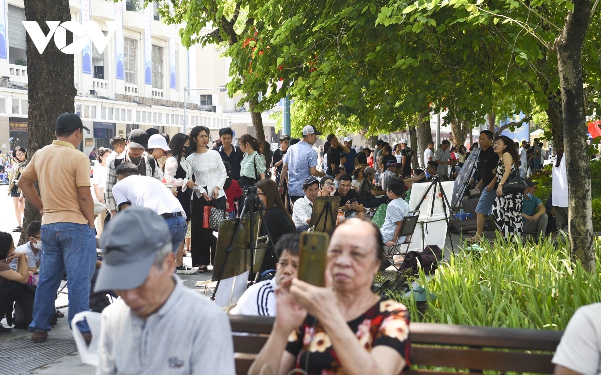 khu vuc ho guom, nha tho lon ha noi dong vui ngay dau nghi le 2 9 hinh anh 10