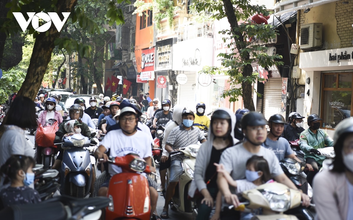 khu vuc ho guom, nha tho lon ha noi dong vui ngay dau nghi le 2 9 hinh anh 4