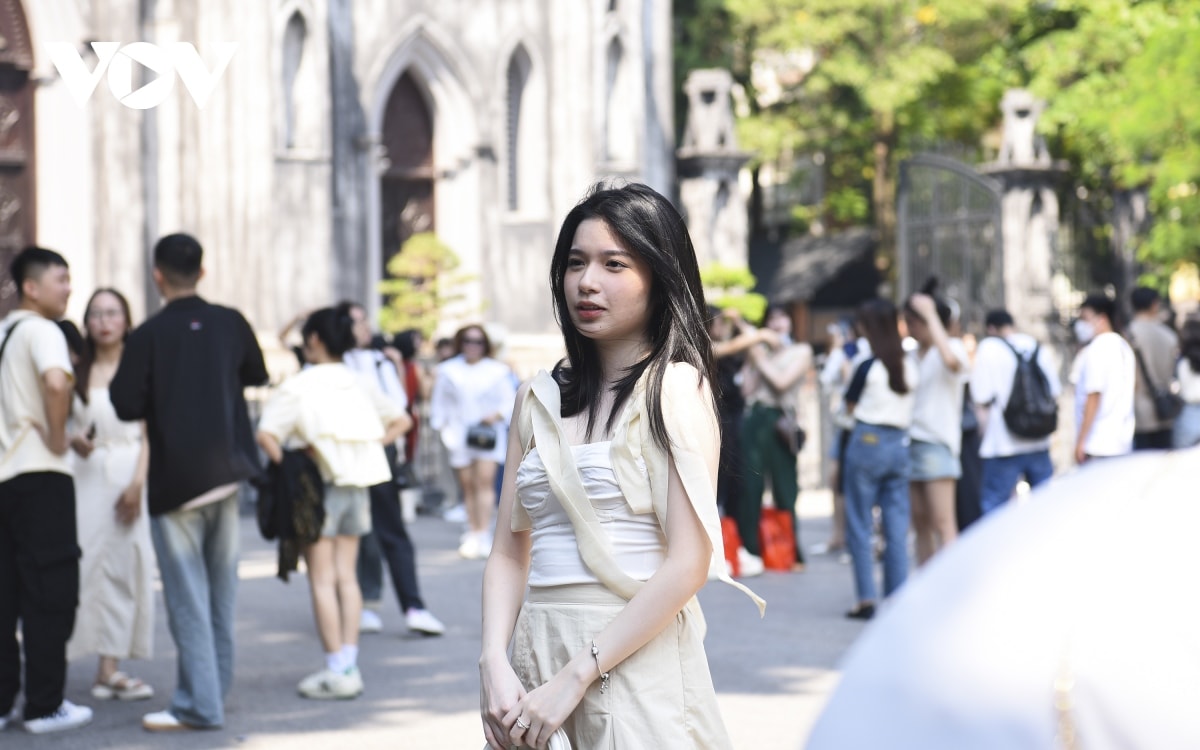 khu vuc ho guom, nha tho lon ha noi dong vui ngay dau nghi le 2 9 hinh anh 7