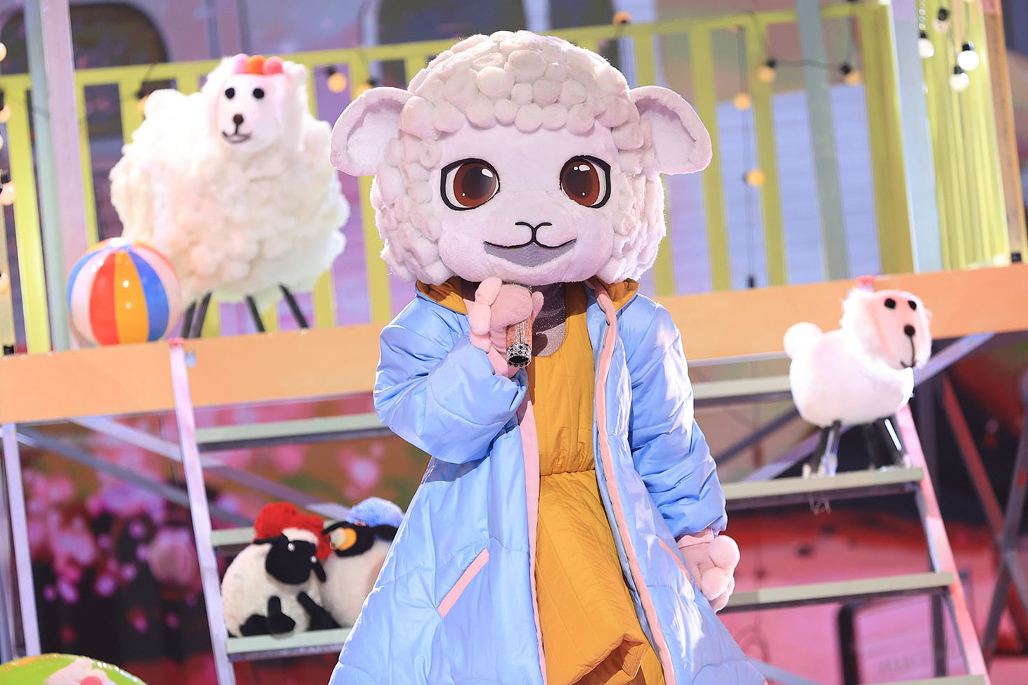Trở lại trong tập 5, Cừu Bông mang đến ca khúc 