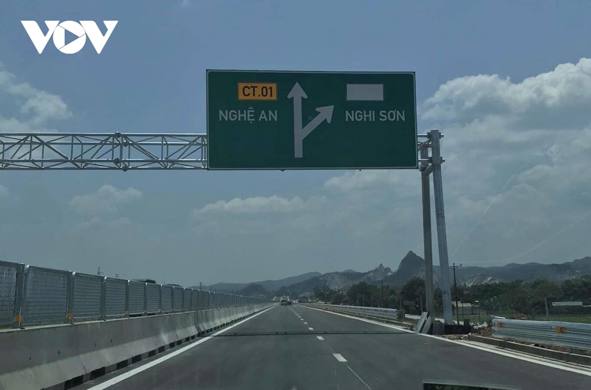 sau thông xe, bộ gtvt cho phép xe khách tuyến cố định đi trên cao tốc bắc-nam hình ảnh 2 sau thong xe, bo gtvt cho phep xe khach tuyen co dinh di tren cao toc bac-nam hinh anh 2