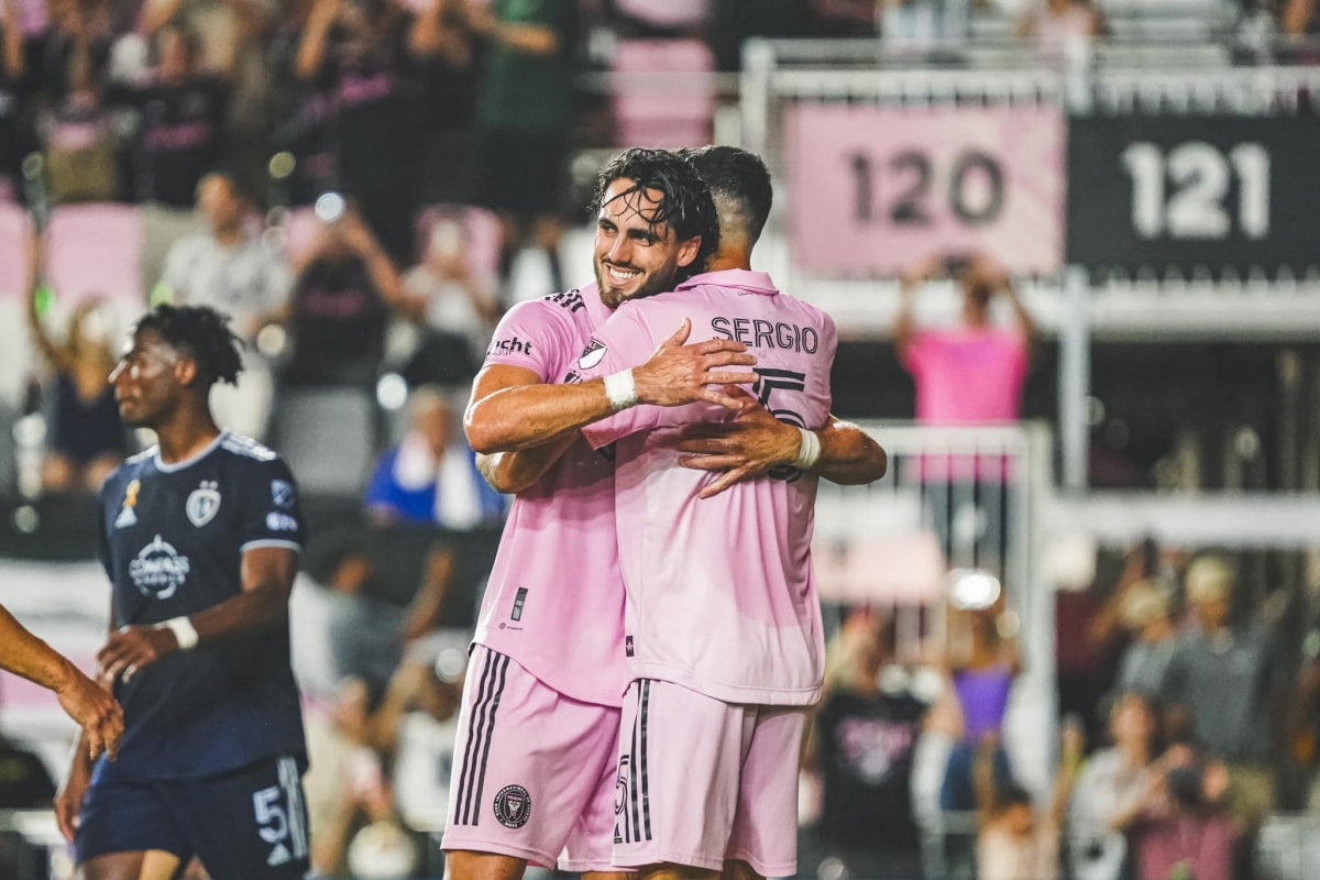 vang messi, inter miami van thang tran de nuoi hy vong da play-off mls hinh anh 1