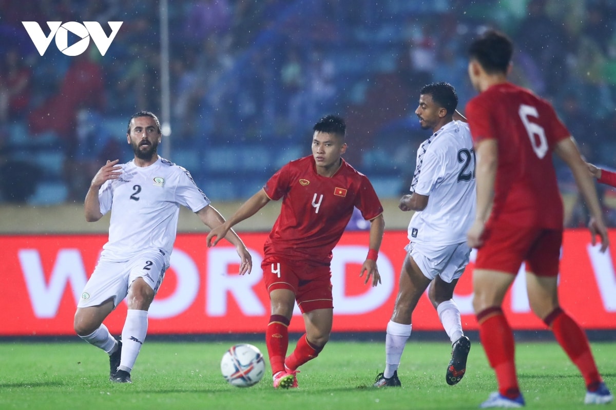 Danh bai palestine, Dt viet nam thang tuyet doi duoi su dan dat cua hlv troussier hinh anh 4