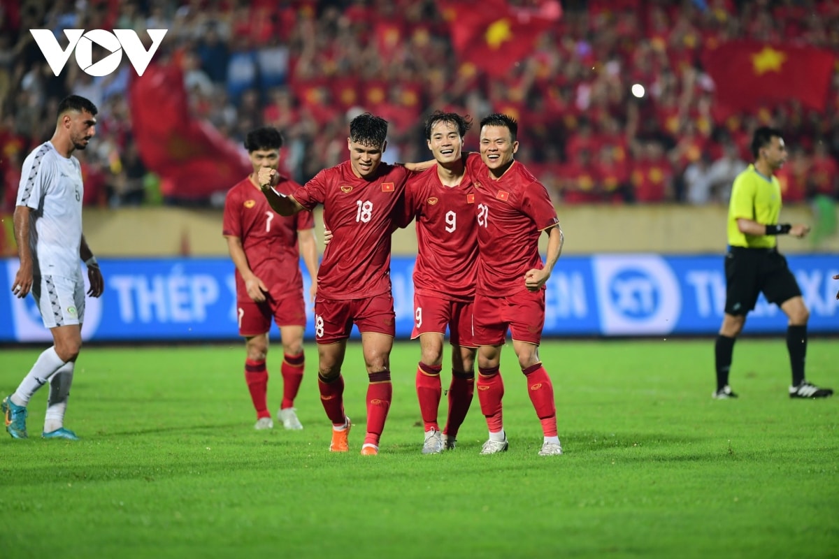 Danh bai palestine, Dt viet nam thang tuyet doi duoi su dan dat cua hlv troussier hinh anh 12