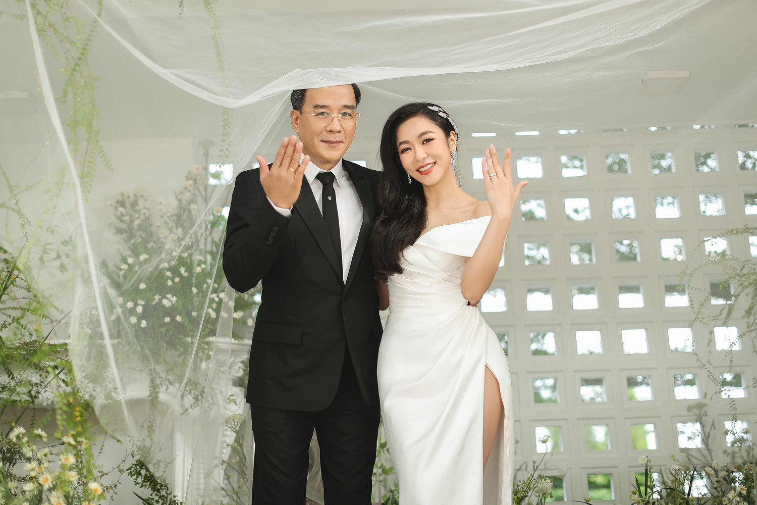 Hà Thanh Xuân và Thắng Ngô chia tay sau vài tháng làm đám cưới vì không còn tiếng nói chung.