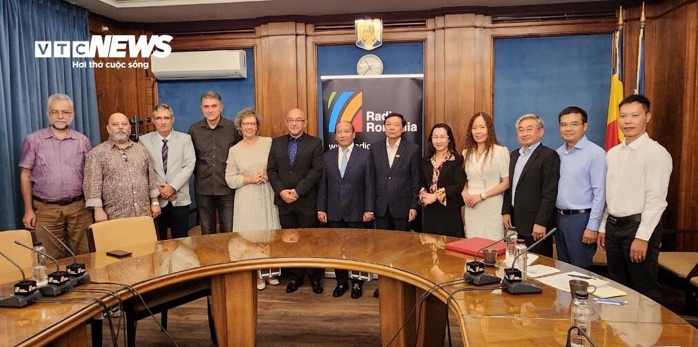 Đoàn lãnh đạo Đài Tiếng nói Việt Nam làm việc với Đài phát thanh quốc gia Rumani (ROR).