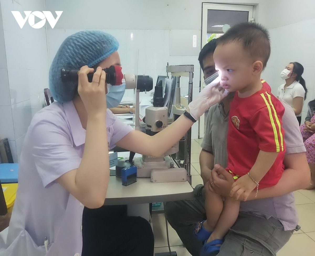 hon 2.300 hoc sinh ha tinh nghi hoc vi dau mat do hinh anh 1