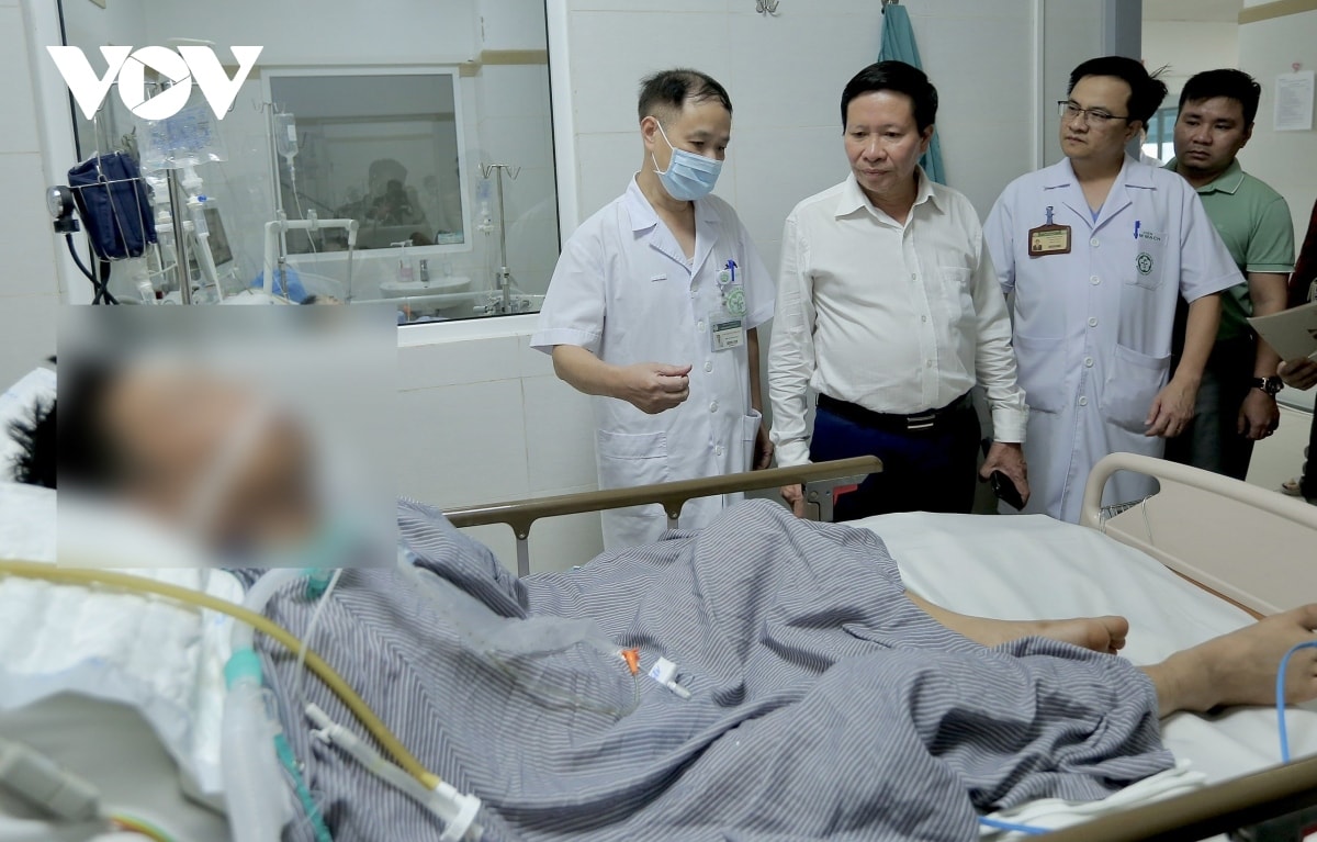 cong doan vov tham hoi, tang qua cac nan nhan vu chay chung cu mini hinh anh 3