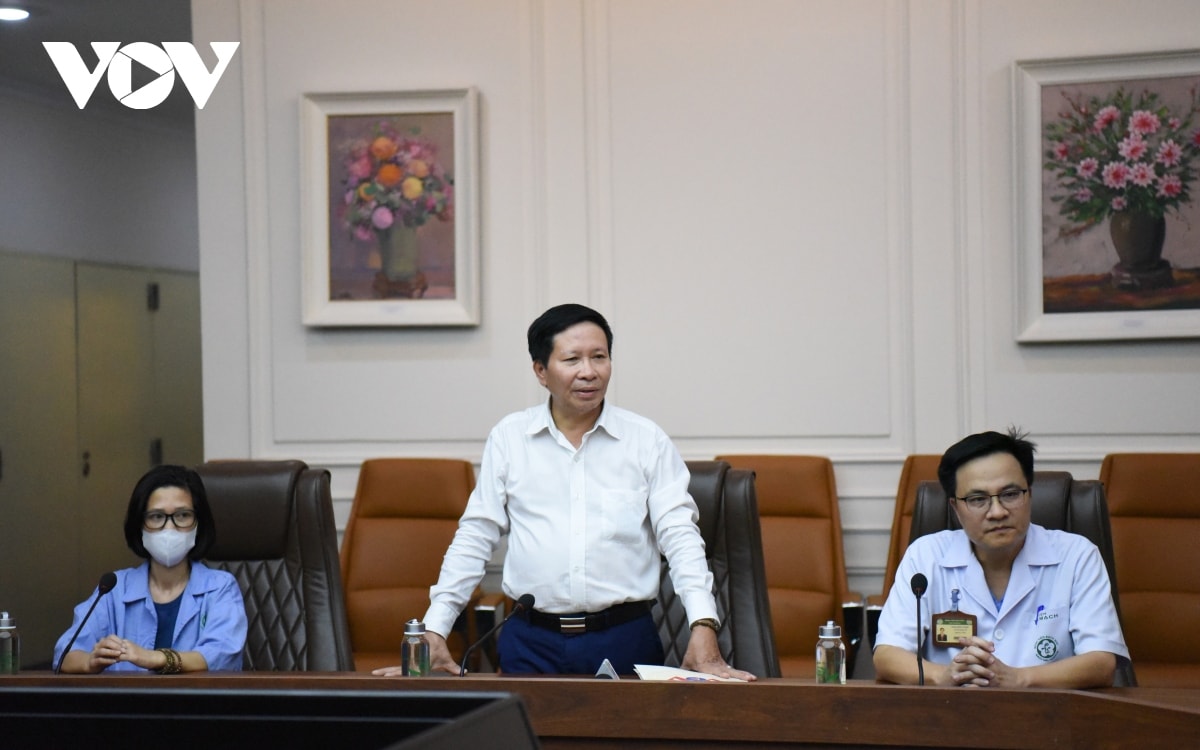 cong doan vov tham hoi, tang qua cac nan nhan vu chay chung cu mini hinh anh 1