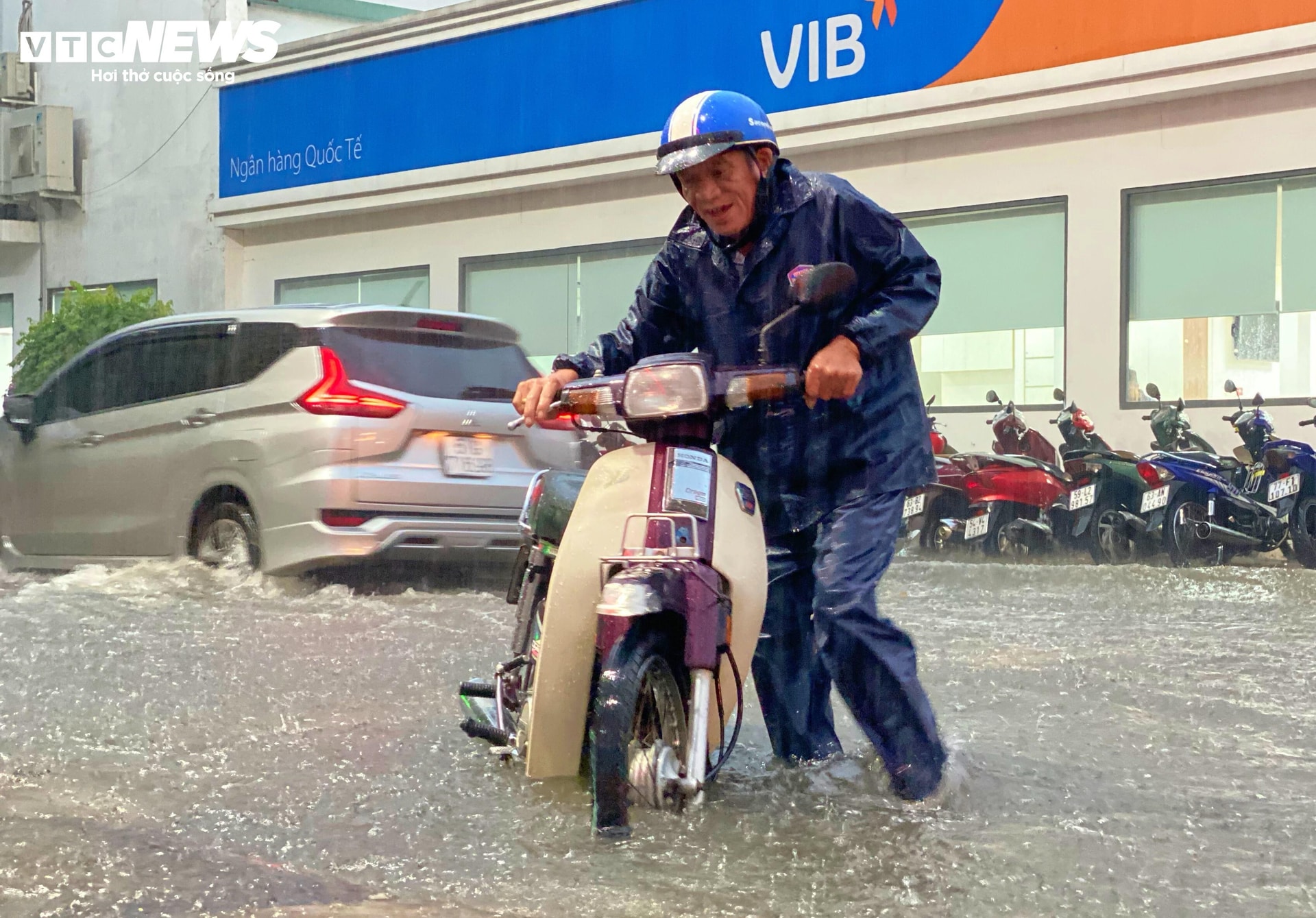 Thời tiết tại TP.HCM hôm nay 16/9, mây thay đổi, đêm không mưa, ngày nắng, chiều có lúc có mưa rào vài nơi.