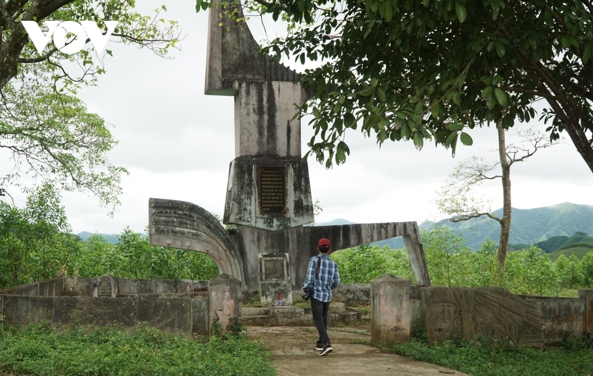 Dat thep vinh linh khong quen hinh anh fidel ben bo song tuyen hinh anh 3