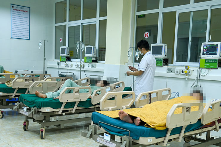 Các bệnh nhân ngộ độc thực phẩm điều trị tại Bệnh viện Đa khoa tỉnh Điện Biên. Ảnh: Báo Điện Biên.
