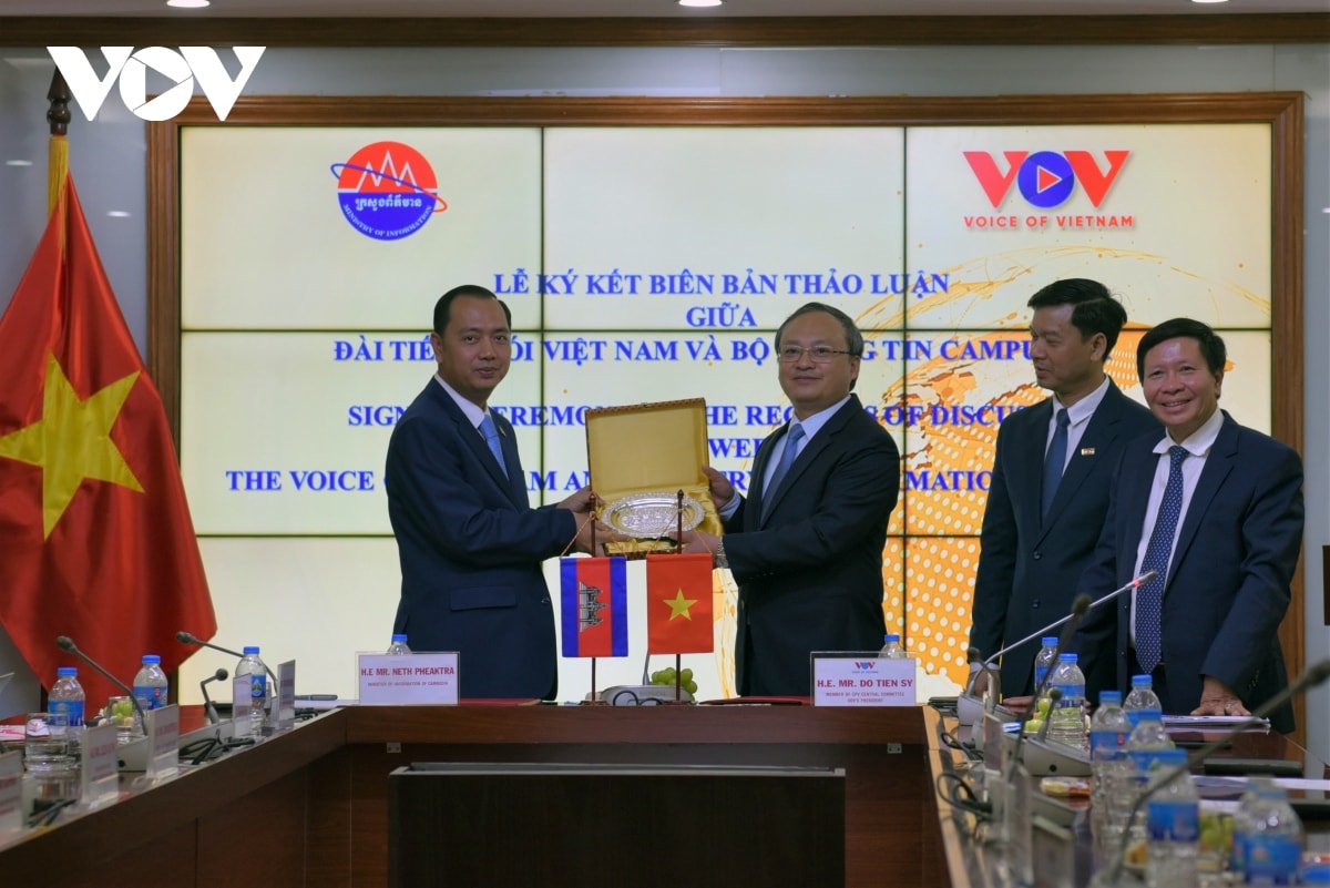 vov san sang trao doi chuyen gia ve truyen thong voi campuchia hinh anh 10
