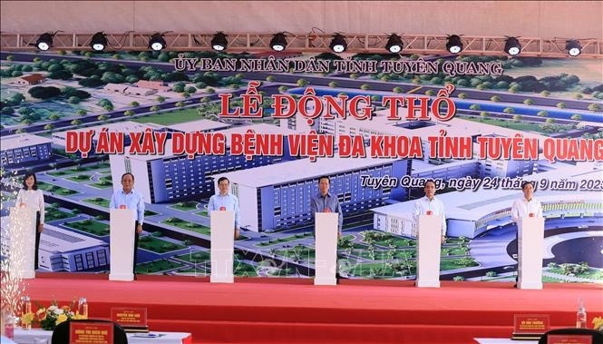 chủ tịch nước võ văn thưởng dâng hương tại khu di tích quốc gia đặc biệt tân trào hình ảnh 2 chu tich nuoc vo van thuong dang huong tai khu di tich quoc gia dac biet tan trao hinh anh 2