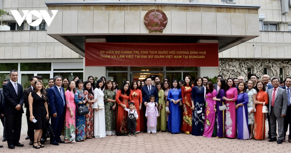 chủ tịch quốc hội còn tiếng nói, còn chữ viết, thì còn cội nguồn dân tộc hình ảnh 6 chu tich quoc hoi con tieng noi, con chu viet, thi con coi nguon dan toc hinh anh 6