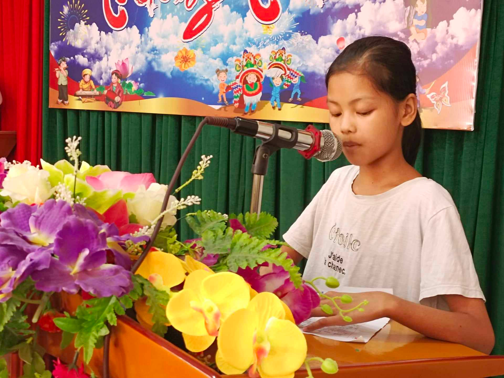 Diễn đàn Phụ nữ Việt Nam tại Châu Âu trao quà cho trẻ mồ côi nhân dịp Tết Trung Thu 2023 - ảnh 2