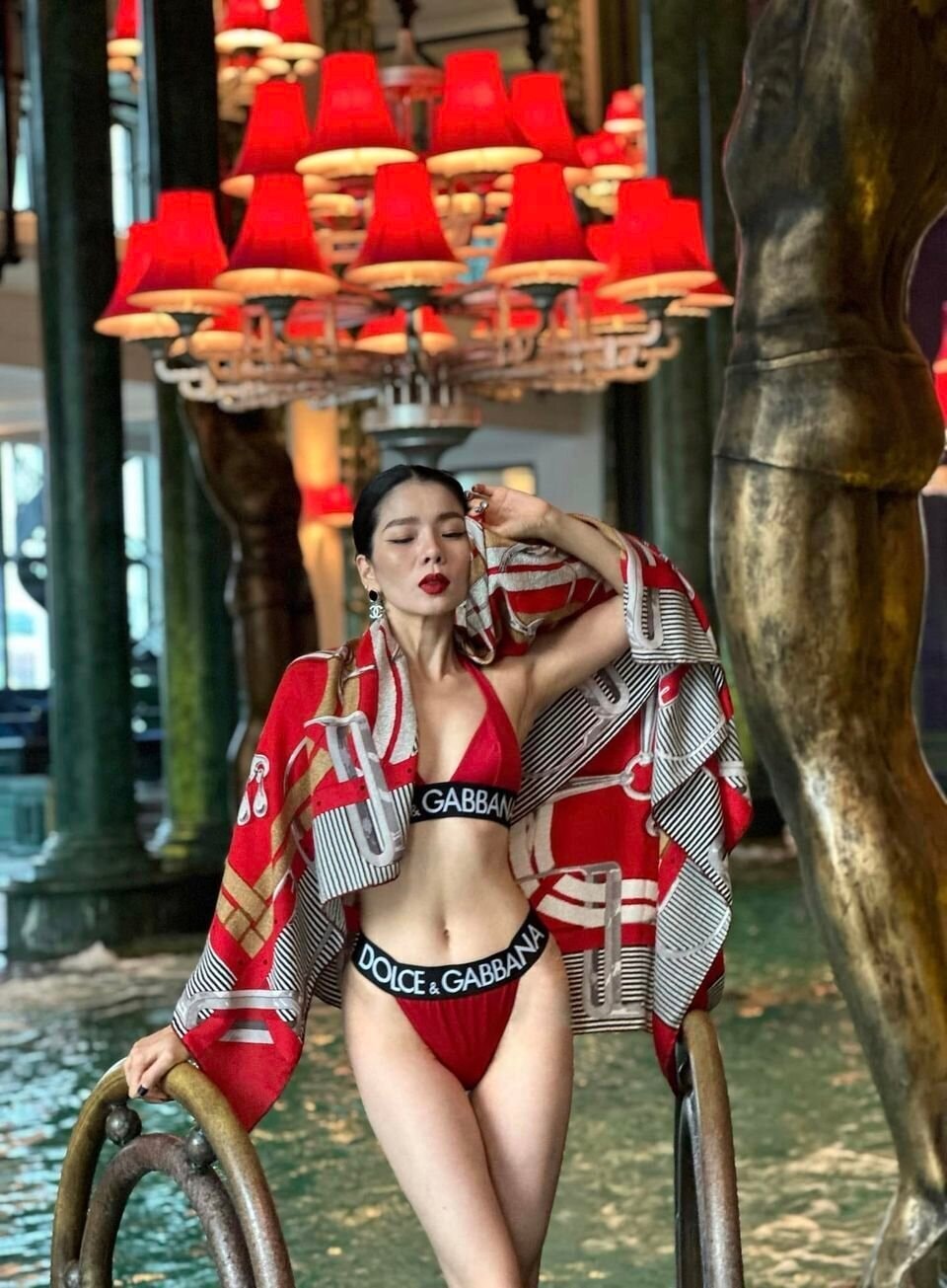 Sao Việt 26/9: Bà xã Công Lý 'nói xấu' chồng, Lệ Quyên diện bikini gợi cảm - 2