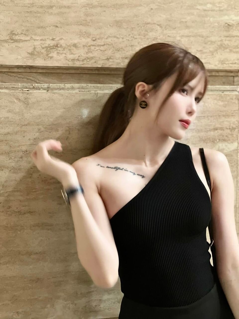 Sao Việt 26/9: Bà xã Công Lý 'nói xấu' chồng, Lệ Quyên diện bikini gợi cảm - 10