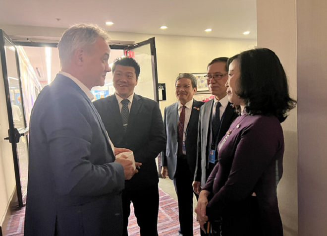 Bộ trưởng Bộ Y tế Đào Hồng Lan dẫn đầu đoàn đại biểu Việt Nam, cùng các thành viên đại diện Lãnh đạo Ban điều hành Chương trình Chống lao Quốc gia.