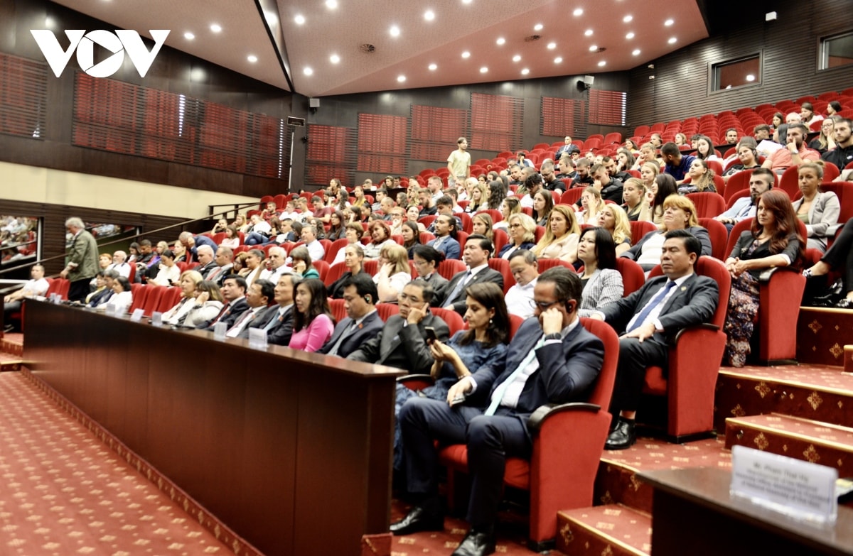 chủ tịch quốc hội quan hệ việt nam - bulgaria vẫn vẹn nguyên và tỏa sáng hình ảnh 3 chu tich quoc hoi quan he viet nam - bulgaria van ven nguyen va toa sang hinh anh 3