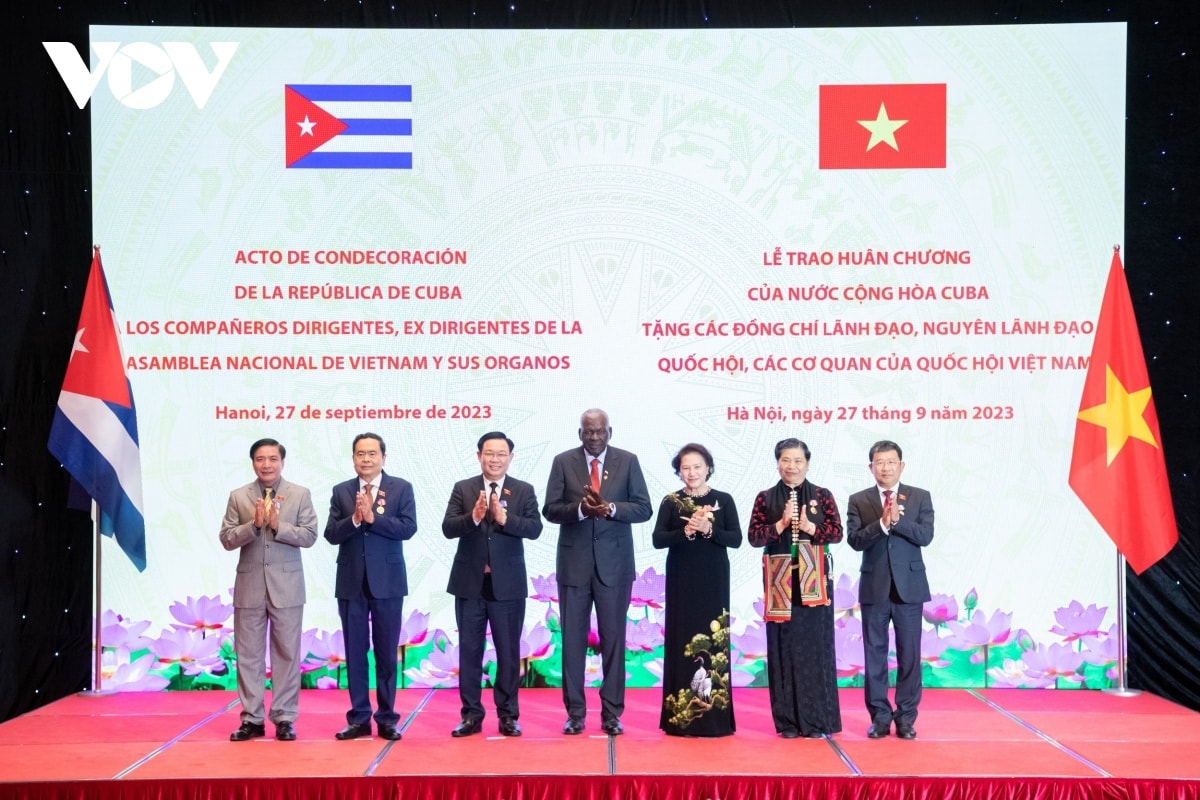 chủ tịch quốc hội nhận huân chương cao quý của Đảng, nhà nước cuba hình ảnh 5 chu tich quoc hoi nhan huan chuong cao quy cua Dang, nha nuoc cuba hinh anh 5