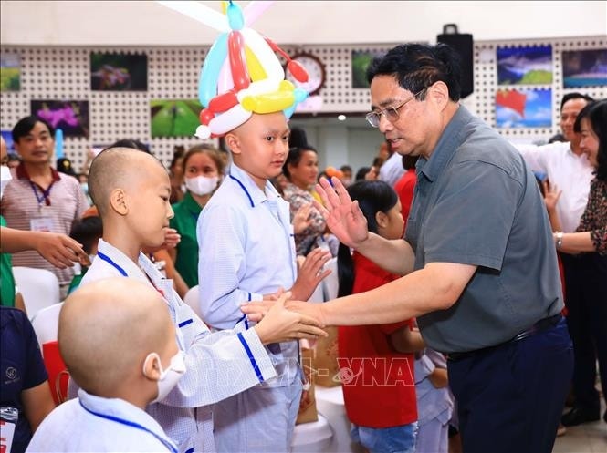 thủ tướng phạm minh chính dự chương trình vui tết trung thu - nụ cười hồng hình ảnh 4 thu tuong pham minh chinh du chuong trinh vui tet trung thu - nu cuoi hong hinh anh 4