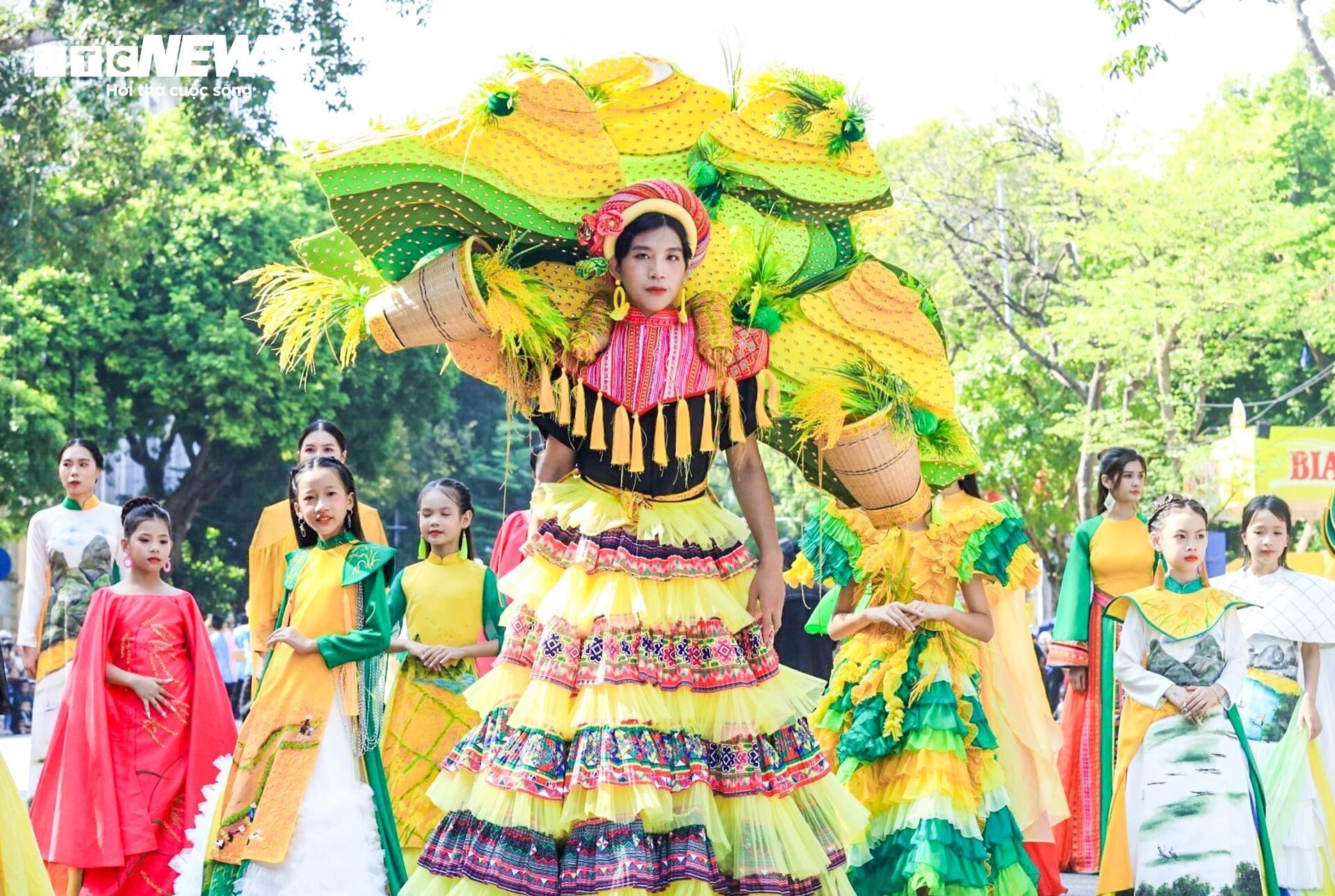 Rực rỡ sắc màu Carnaval Thu Hà Nội - 10