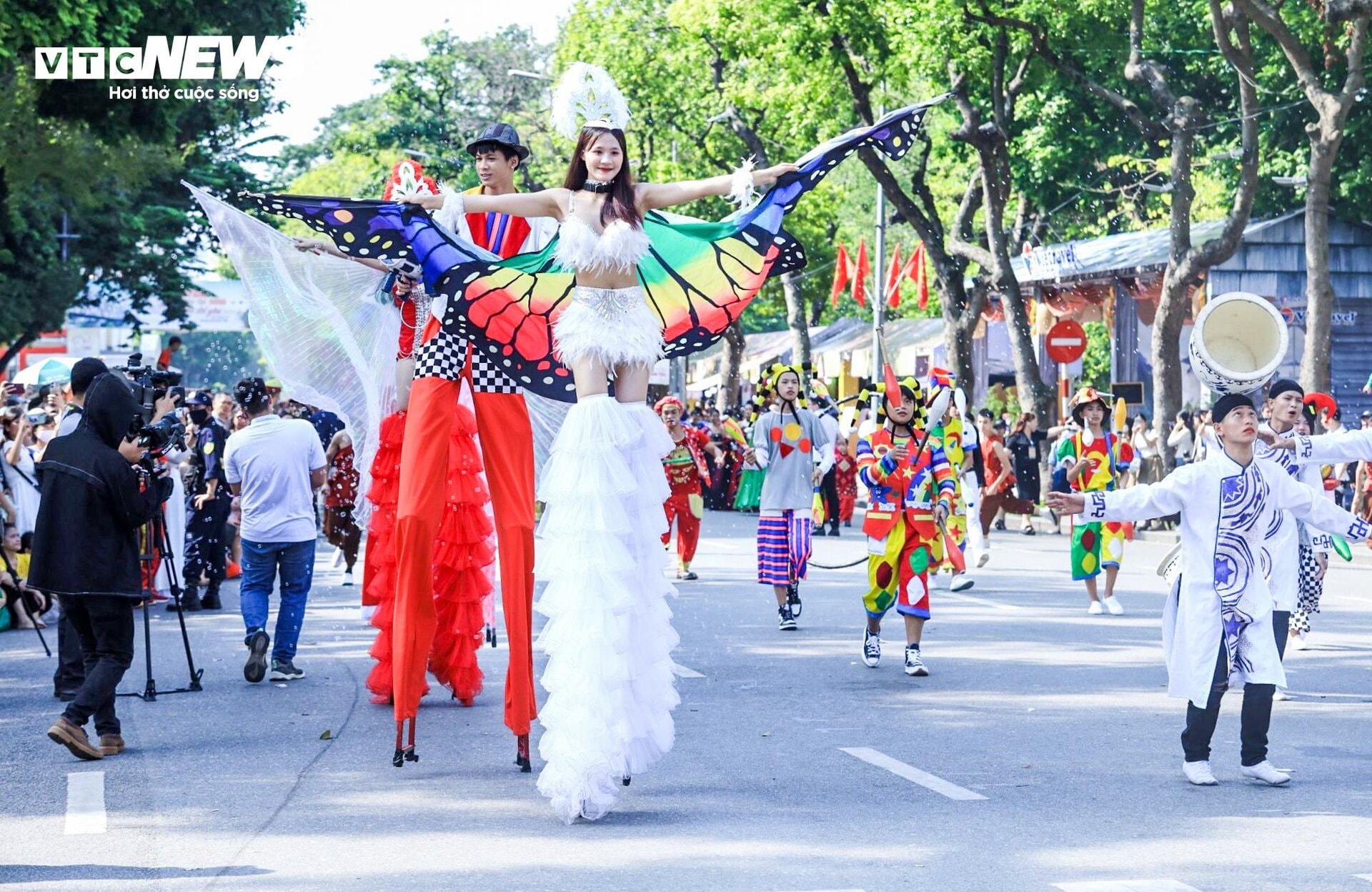 Rực rỡ sắc màu Carnaval Thu Hà Nội - 9