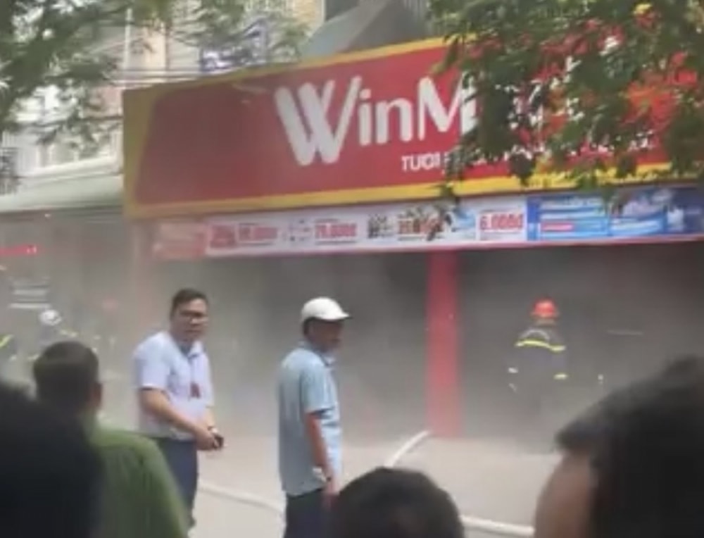 cháy siêu thị winmart tại cầu giấy, hà nội hình ảnh 1 chay sieu thi winmart tai cau giay, ha noi hinh anh 1