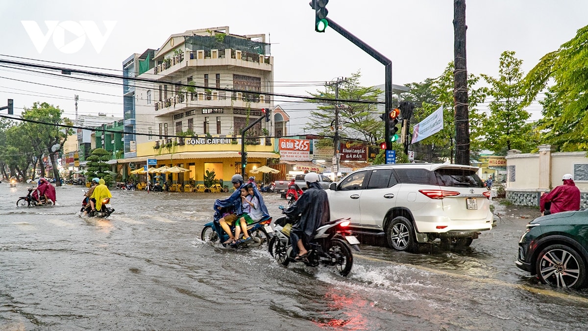 tp cà mau ngập kỷ lục, người dân ngồi canh cửa tát nước hình ảnh 1 tp ca mau ngap ky luc, nguoi dan ngoi canh cua tat nuoc hinh anh 1