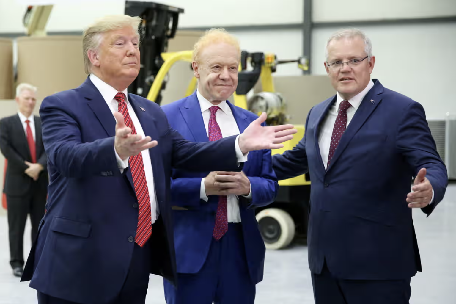 Cựu Tổng thống Mỹ Donald Trump chụp ảnh với tỷ phú Australia Anthony Pratt và thủ Tướng Australia Scott Morrison năm 2019. (Ảnh: Reuters)