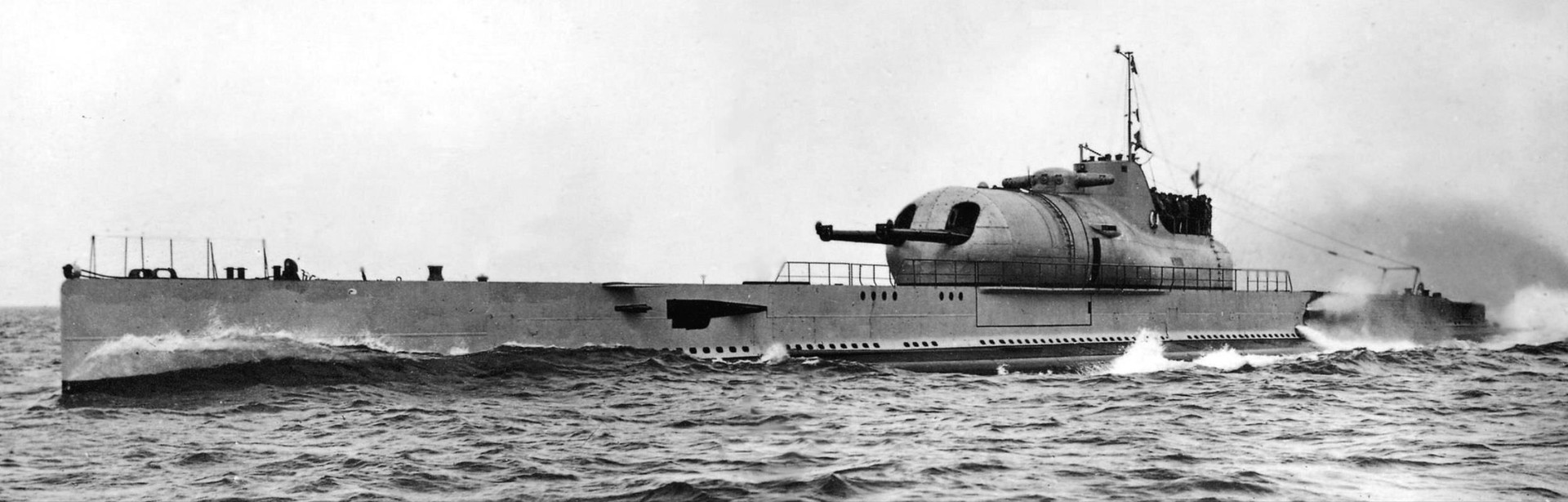 Tàu ngầm Surcouf.
