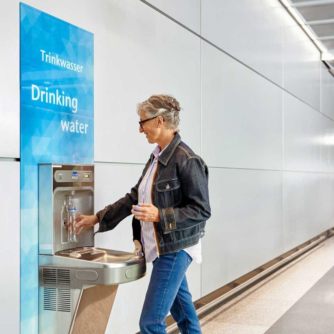 Vòi nước miễn phí tại sân bay có rất nhiều vi khuẩn. (Ảnh: Frankfurt-airport)