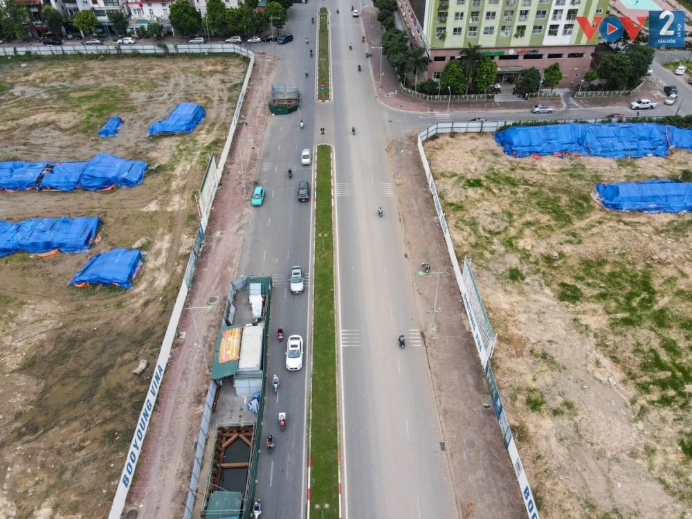 nhan nhan lo cot an ngu tai nhieu tuyen duong gay un tac o ha noi hinh anh 1