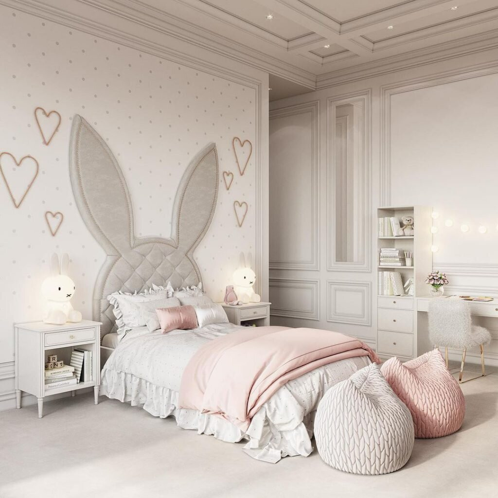 Phòng ngủ được thiết kế theo phong cách hiện đại trẻ trung với điểm nhấn là bức tường màu hồng trắng kết hợp cùng họa tiết trái tim hình con thỏ dễ thương tạo không gian nghỉ ngơi học tập thoải mái nhất cho các bé gái.