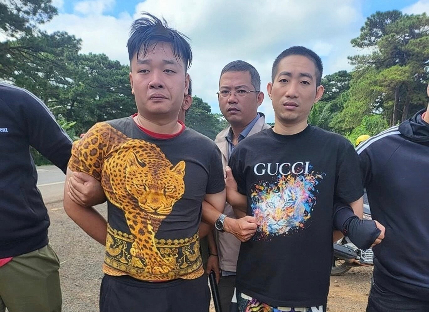 Lê Văn Khánh và Trần Viết Trung bị bắt giữ trên đường lẩn trốn.