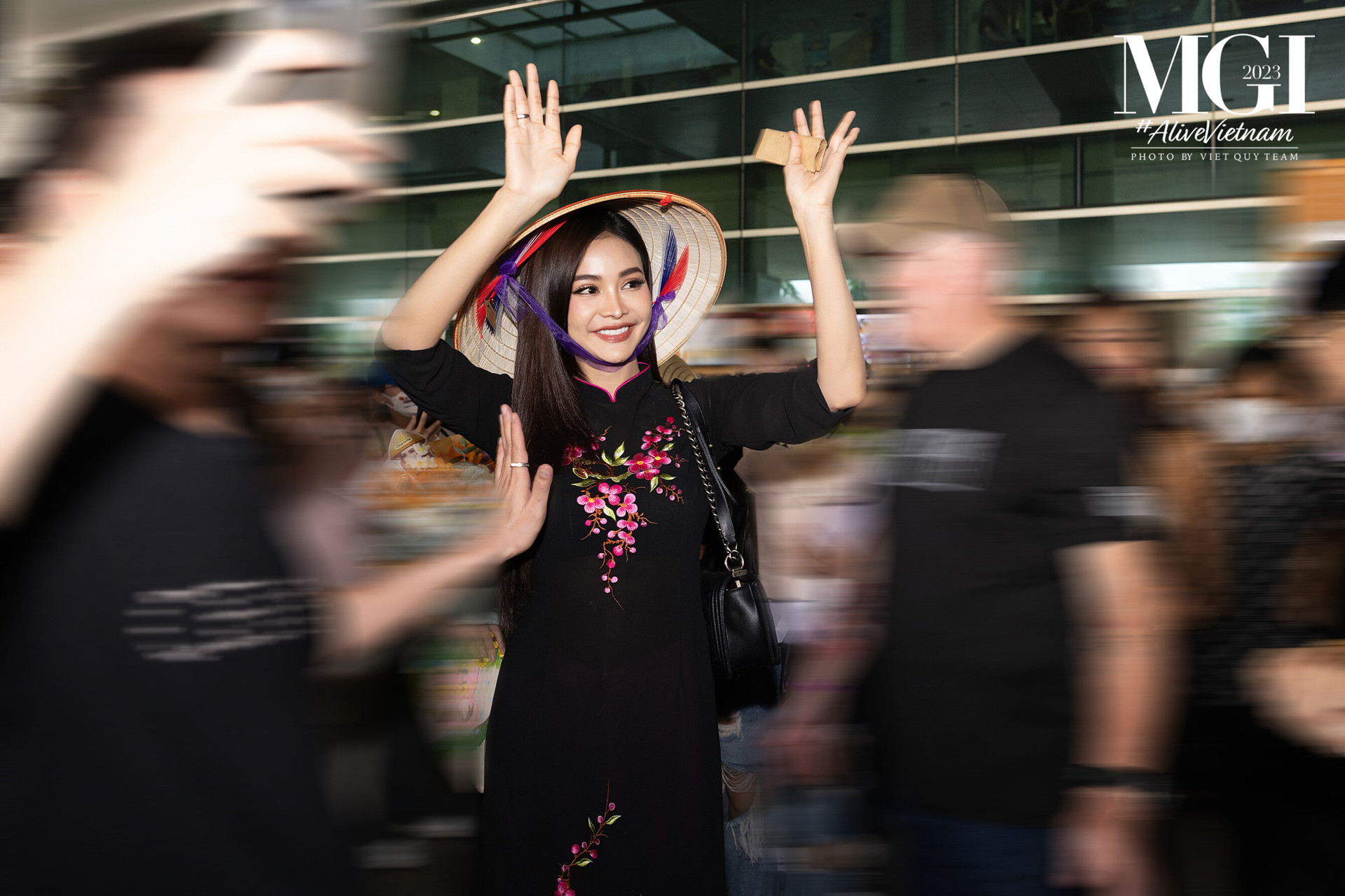 Bên cạnh đó, Miss Grand Thailand 2022 - Hoa hậu Engfa Wahara cũng đã có lịch trình riêng sau chung kết Hoa hậu Hòa bình Quốc tế 2023. Nàng hậu sẽ có buổi biểu diễn concert đầu tiên tại Việt Nam, tổ chức ở Nhà thi đấu Phú Thọ TP.HCM vào ngày 28/10.
