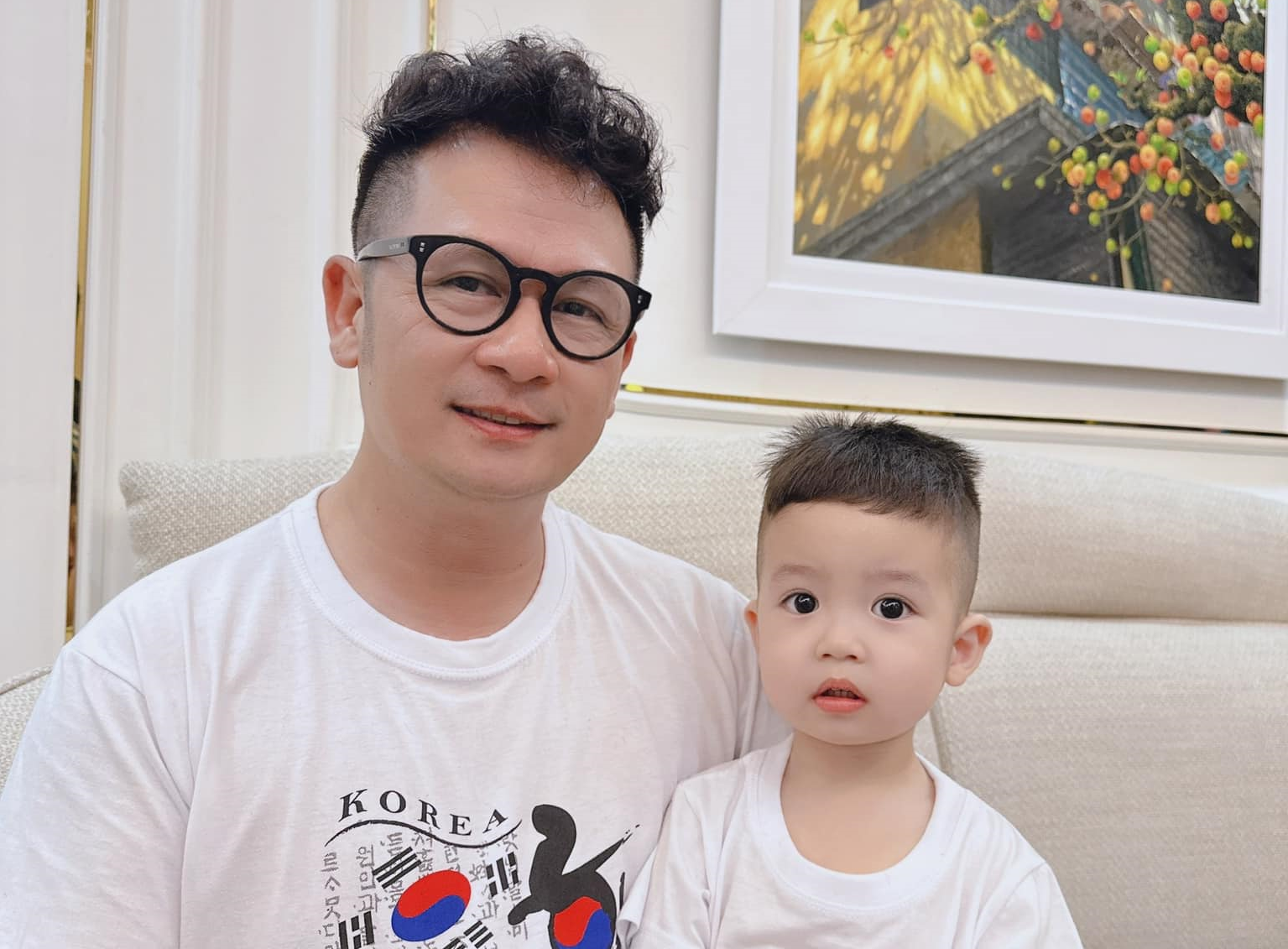 Bằng Kiều và con trai út.